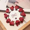 Pinza de Plátano de Flor de Felpa Roja Pinza Vertical Decoración Año del Caballo 2026 Pinza para el Cabello de Año Nuevo para Cola de Caballo Alta Mujeres