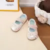 Sapatos de Princesa de Malha para Meninas 2026 Primavera/Verão Sapatos de Bebê de Malha Respirável Sandálias Versáteis com Laço Bico Fechado
