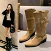 Botas de Cano Alto Bico Fino Melaleuca Femininas 2026 Outono Novo Retro Salto Grosso Fivela de Cinto Botas de Cavaleiro de Cano Alto Ocidentais