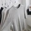 Camiseta de Algodón Tencel para Mujer con Mangas a Media Longitud, Hombros Rectos, Cuello Redondo Suave, Manga Corta Ajustada, Camiseta Básica para Otoño