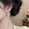 Brincos de verão novos e frescos estilo celebridade da internet coreana estilo ins com flores para mulheres, brincos de pino de pétalas esmaltadas fashion para o trabalho