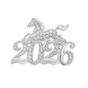 Broche Amigable con el Medio Ambiente Año del Caballo 2026 con Caballo Galopante Incrustado de Diamantes, un Amuleto de la Suerte para el Año de Nacimiento, Versátil para Abrigos y Trajes