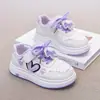 Zapatillas para Niñas 2026 Primavera y Otoño Nuevo Estilo Coreano Zapatos Deportivos Infantiles Zapatos Casuales de Suela Blanda con Dibujos Animados para Niñas Mayores