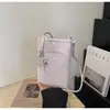 Bolsa Retro de Personalidade Niche Fofa Estilosa Nova Pequena Quadrada Simples Casual de Mão Ombro Transversal Dopamina Feminina