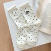 Outono e inverno meias de tubo médio desodorante feminino meias de algodão absorvente de suor outono na moda bolinhas bordado cartoon empilhado meias meias femininas