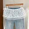 Delantal Corto de Encaje con Cordones, Bordes Fruncidos y Cinturilla para Mujer, Combinado con una Falda Decorativa Superpuesta y Diseño en Capas