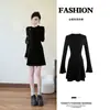 Vestido básico de outono, conjunto estilo coreano para primavera e outono, vestido preto de malha de manga longa, corte justo para usar em camadas sob um casaco no outono e inverno