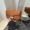 Bolsa com Fivela de Fechadura Feminina Primavera e Verão Bolsa Quadrada Pequena Estilo Coreano Simples Casual Superfície Macia Bolsa Feminina Corrente Bolsa Transversal para o Dia a Dia