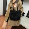 Transfronterizo 2025 Lujo Ligero Otoño Nueva Moda Felpa Bolso Personalizado Elegante Peludo Moda Bolso Cubo