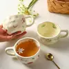 Caneca de Cerâmica Creme Floral Pintada à Mão Estilo Ins para Uso Doméstico, Copo de Água de Alta Estética, Xícara de Chá de Verão, Caneca Criativa