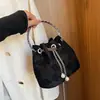 Bolsa de mão pequena feminina 2025 nova verão bolsa saco de cordão versátil estampa floral bolsa transversal com corrente ins