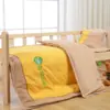 Fábrica de origen colcha de guardería algodón colcha de dibujos animados bordada palabra siesta colcha de guardería juego de seis piezas