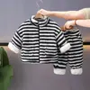 Ropa de Casa Gruesa de Franela de Invierno para Niños 2025 Nuevo Invierno Moda Fresca Conjunto de Dos Piezas de Pijama Rayado para Niños