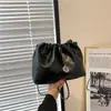 2026 Nova Moda Bolsa Feminina Popular Bolsa de Corrente Tendência Bolsa de Balde Coreana Versátil Bolsa de Ombro Passeio Bolsa Transversal