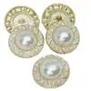 Atacado em estoque botão de metal de alta qualidade formato de flor fivela de pérola borda de pérola estilo Chanel botão renda fumaça 23MM moda