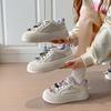 2024 zapatos blancos pequeños para niños, otoño, nuevos zapatos coreanos para estudiantes femeninas, zapatos deportivos de ocio para todo tipo de calzado, zapatos de calle K189