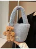 Mini Bolso de Felpa de Alta Gama Transfronterizo para Mujer Otoño e Invierno 2025 Nuevo Popular Bolso Cubo Cruzado de Mano de Felpa