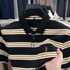 Camiseta Casual de Verano para Hombre, Manga Corta, Rayas Simples, Cuello Campana, Imitación de Algodón, Ropa para Hombre con Logo de Pony Bordado en el Pecho