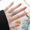 Anel Aberto com Design de Nicho Interessante Feito de Aço Inoxidável, Anel para Dedo Indicador com um Toque de Luxo Leve, Moderno e Fashion, Acessório Versátil Estilo Coreano