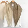 O novo lenço triangular de outono e inverno da JM é um lenço com padrão espinha de peixe, vintage e sofisticado, para mulheres, adequado para combinar com camisas como um lenço de pescoço decorativo ou xale.