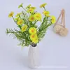 Al por mayor transfronterizo artificial 20 margaritas pequeñas para accesorios de fotografía al aire libre, paisajismo de jardines y pequeños manojos de flores de margarita silvestre
