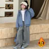 Conjunto de Ropa para Niñas Otoño Invierno 2026 Estilo Nuevo Niños Medianos y Grandes Moda Elegante Sudadera con Capucha de Felpa Plus Pantalones Grises Conjunto