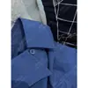 DestacadoYuran 26 Nueva Colección de Principios de Otoño: Camisa a la moda y estilizada de manga corta con cuello pequeño de solapa y borde sin rematar
