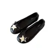 Sapatilhas redondas de couro com estampa de estrelas, sapatos de salto baixo, estilo jovial, sapatos casuais femininos 2026, bico fino, design de laço, novo estilo