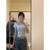 Camiseta de Manga Corta con Hombro Derecho y Cuello en U Ajustada para Chicas Atractivas, Nuevo Diseño de Manga Media para Verano, Top de Cintura Alta que Muestra el Ombligo para Personas Bajitas