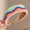Nueva diadema de ala ancha 2026 para mujer, diseñada para levantar la línea del cabello y mantener el cabello en su lugar mientras te lavas la cara, con un estilo retro adecuado para otoño e invierno, y ofreciendo un aspecto sofisticado
