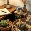 Nuevo producto transfronterizo: Estatua de vaquero western vintage impresa en 3D en pose sentada, adorno de escritorio genial para colección del hogar y la oficina