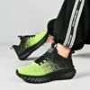 Zapatos Deportivos Casuales Ligeros de Malla Flyknit con Suela Gruesa para Hombre 2026 Verano Cómodos Transpirables para Jóvenes Zapatos de Running con Suela Ligera