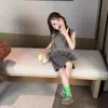Conjunto de Niña Verano 2026 Nuevo Elegante Chaleco Gris Rayado para Niños Top de Bebé con Encaje