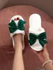 Pantuflas de algodón peluche con lazo, nuevo estilo para interior y exterior, tamaño pequeño, en stock, pantuflas cómodas y esponjosas
