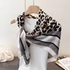 Pañuelo Cuadrado Grande Estampado de Lujo Imitación Seda Estampado de Leopardo Salvaje Bufanda de Seda Chal Pañuelo para la Cabeza Protector de Cuello Bufanda para el Cuello Bufanda Decorativa para Mujer