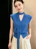 Top sem mangas justo estilo francês com decote V para mulheres, casual e versátil, linda blusa com amarração no pescoço, novo modelo verão 2026