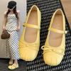 Sapatos de Estilo Fada Primavera/Verão 2025 para Mulheres Estilo Francês Coreano Sola Macia Novos Sapatos de Ballet de Bico Baixo para Mulheres
