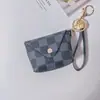 Llavero Creativo Monedero de PU Estilo Chanel con Estampado de Monograma, Colgante Portátil Mini Estuche para Auriculares