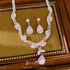 Aretes y collar de gota de agua con circonita y diamantes, cadena de clavícula de lujo ligero de nicho de alta gama, conjunto de joyería exquisito elegante y dulce