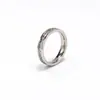 Anillo de titanio de alta calidad estilo ins europeo y americano, con incrustaciones de diamantes de una sola fila, para mujer, no se decolora, nicho, joyería de mano para amantes de la gypsophila