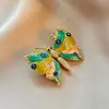Nova Moda Estilo Flor de Pérola Cravejada com Strass Borboleta Animal Broche de Liga Corsage Acessório de Roupa para Mulheres, Estoque Pronto do Fabricante Atacado