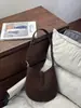 2026 Bolsa de Ombro Mínima de Couro de Ovelha Minimalista de Alto Padrão para o Dia a Dia Mini Bolsa de Celular Retro de Couro Genuíno Transversal