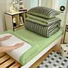 Juego de ropa de cama de cuatro piezas estilo Ins con rayas simples y gasa abullonada para dormitorios estudiantiles, incluye sábana bajera, funda de edredón y sábana de cama, disponible al por mayor