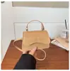 Bolsa feminina vintage 2026 novo modelo, cor sólida, texturizada, moderna, simples, design de nicho, bolsa de ombro, bolsa feminina casual para o dia a dia