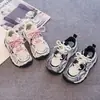 Tênis da moda estilo "dad shoes" para crianças, modelo outono e inverno 2026, malha respirável, tênis esportivos unissex para atividades ao ar livre, tênis casuais da moda