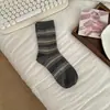 Meias Listradas de Outono Estilo Coreano para Mulheres Meias de Algodão Puro Meia-Panturrilha Primavera Verão Casuais Esportivas Simples Estilo Japonês Meias Longas Largas