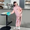 Conjunto Casal com Zíper para Meninas Estilo Primavera e Outono 2026 Novo Elegante Tamanhos Médio e Grande Moda Infantil Roupas de Outono para Crianças Roupa Esportiva da Moda
