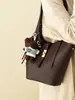 Bolsa tote de alta qualidade para mulheres, nova coleção de verão 2026, grande capacidade, bolsa tipo balde da moda, versátil para o dia a dia, e um conjunto de bolsas de ombro combinando