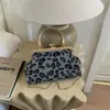 Bolsa de concha popular de este año 2025 Bolso de cadena nuevo de verano Bolso de mano de nicho con estampado de leopardo Bolso de hombro cruzado para mujer