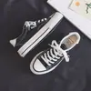 Tênis Branco com Estampa de Grou 2026 Primavera Novo Casual Confortável Aumentador de Altura Lona Sola Grossa Sapatos Brancos para Mulheres Versátil Estilo Campus Estudante